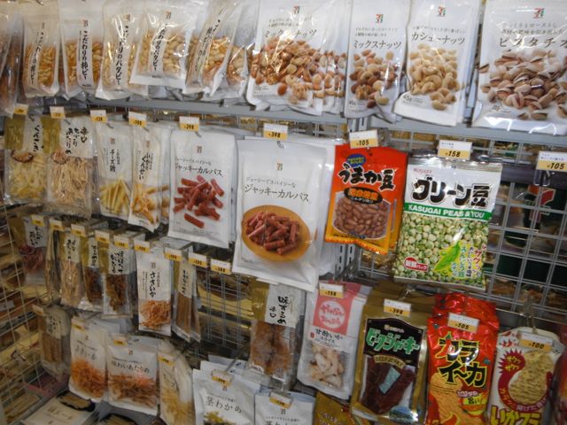 snacks-galore-at-7-eleven-near-shinjuku-station