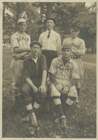 Joseph Franklin Kister with his baseball team collegues.