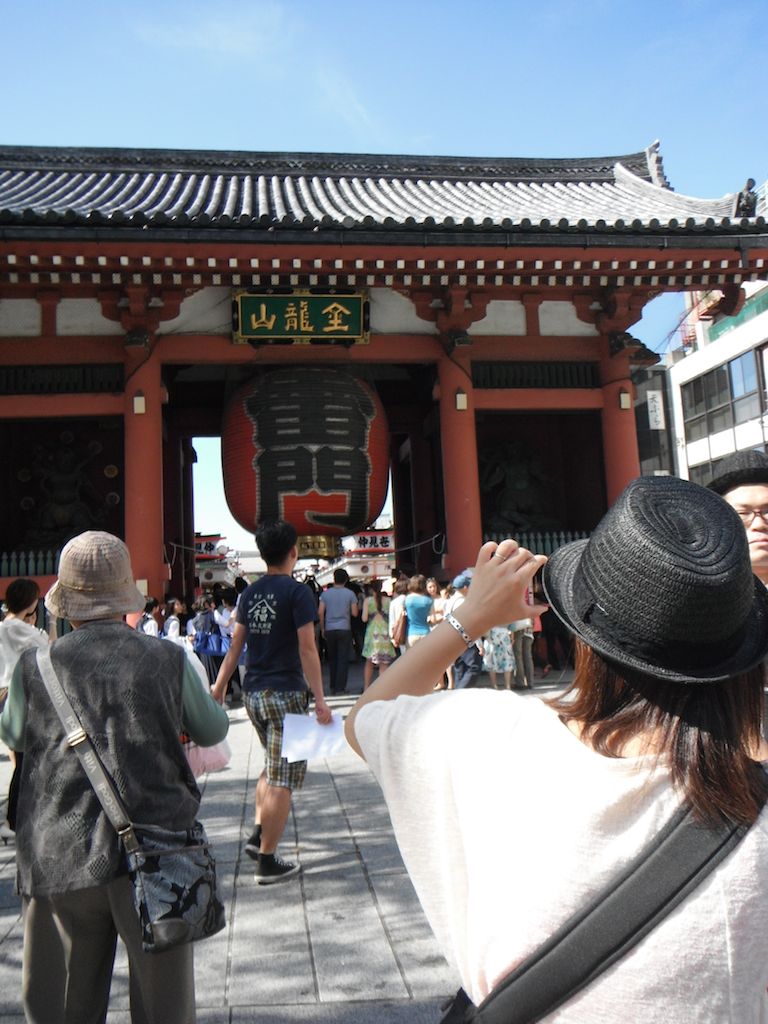 Photographer at Kaminarimon Gate 