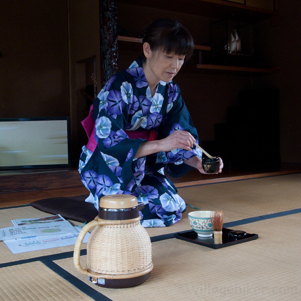 Before you serve, your sensei demonstrates how much tea to include when you make it for your neighbor. 