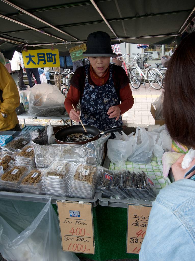 Cooking Fish at Kochi Sunday Market