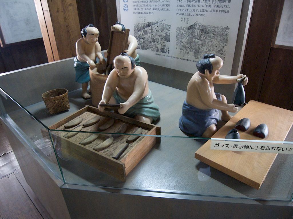 Diorama. Kochi Castle. Fisherman prepare their catch for sale in an exquisite diorama of castle-era life at Kochi Castle. Another diorama depicts the struggle between hunters and the hunted in a realistic whaling scene. 