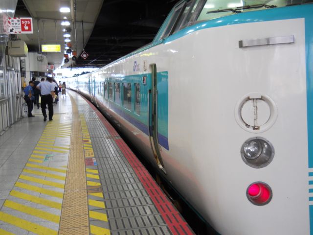 local-train-shin-osaka-station-waits-to-leave