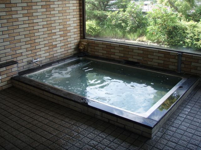 soak-bathe-in-mineral-waters-after-showering-at-kawaguchiko-station-inn-japan