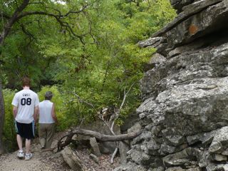 fort-richardson-state-park-historic-site-lost-creek-trail-rock-outcropping
