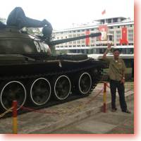 soldier and tanks in front of reunification palace